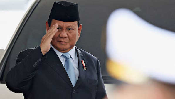 Aksi Prabowo Bagi Becak Sepeda Listrik Jadi Viral di Medsos