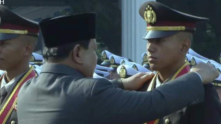 Prabowo Lantik 2.000 Perwira TNI-Polri di Istana Merdeka