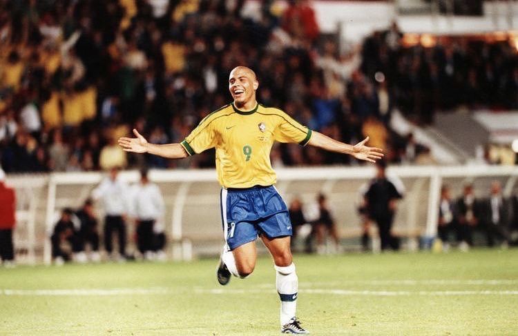 Ronaldo Luis Nazario de Lima: Fenomena Sepak Bola Dunia