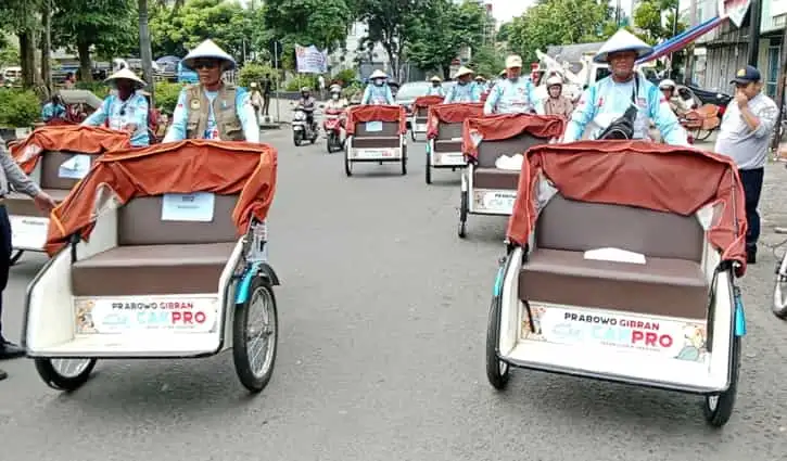 Aksi Prabowo Bagi Becak Sepeda Listrik Jadi Viral di Medsos