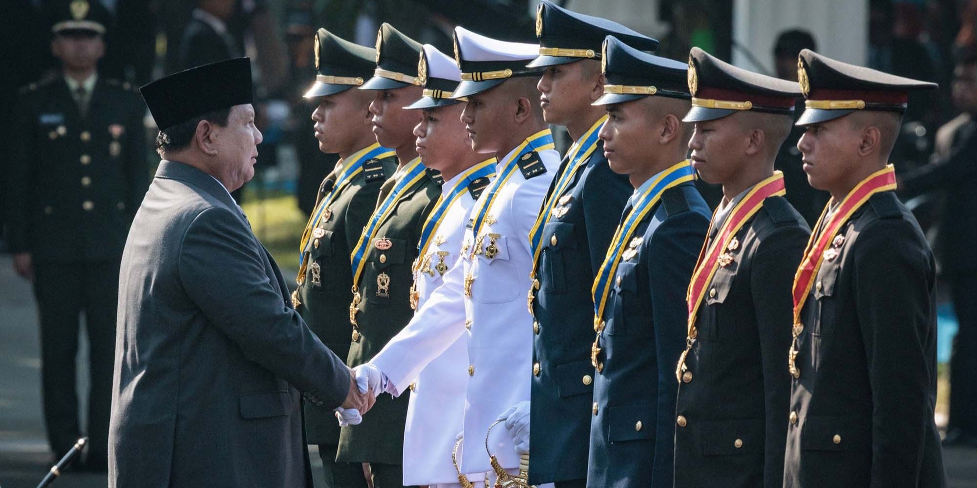 Prabowo Lantik 2.000 Perwira TNI-Polri di Istana Merdeka