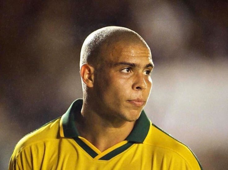 Ronaldo Luis Nazario de Lima: Fenomena Sepak Bola Dunia
