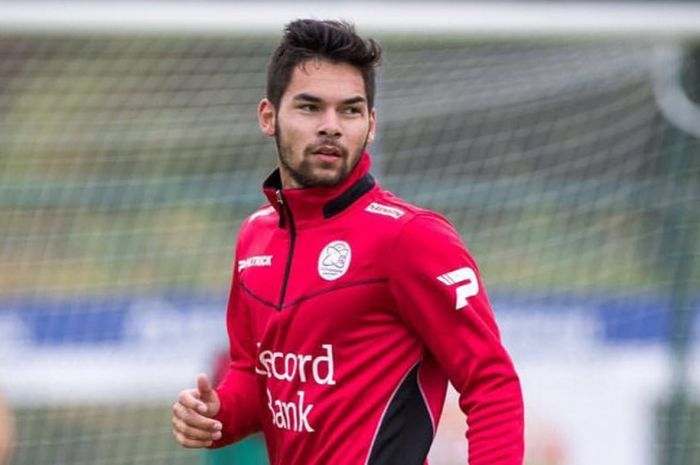 Sandy Walsh Bertukar Jersey dengan Alexis Mac Allister