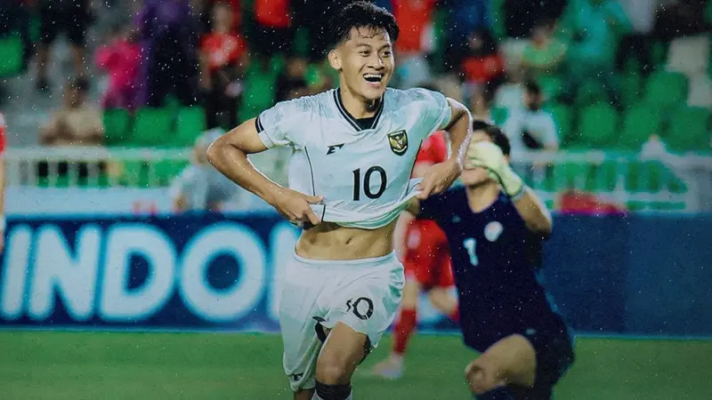 Striker Timnas U-17 Mierza Firjatullah Terjatuh saat Selebrasi Gol