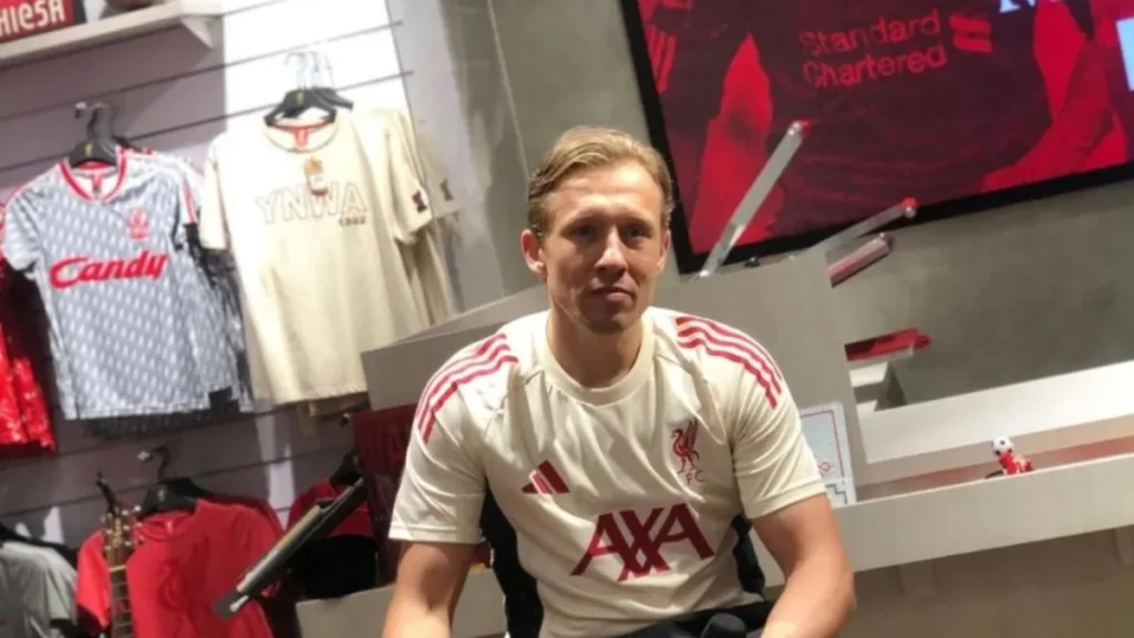 Lucas Leiva Ungkap Daftar Lawan Berat Liverpool di Musim Depan