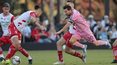 Lionel Messi Cedera Parah Usai Dikepung Empat Pemain Lawan!