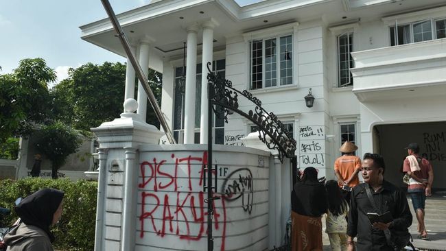 Publik Prihatin, Rumah Uya Kuya yg Megah Kini Tinggal Puing