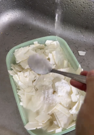 Resep Kripik Singkong Pedas Manis yang Bikin Ketagihan