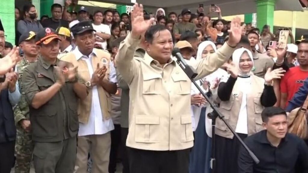 Kunjungi Lokasi Bencana, Prabowo Subianto Tegaskan Tanggung Jawab