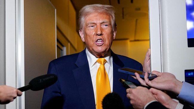 Donal Trump Ancam Iran di Tengah Aksi Protes Pedemo